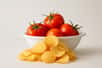 Opter pour des tomates cerises plutôt que des chips est bien meilleur pour la santé. © Imagemo - Anelka, Pixabay, DP